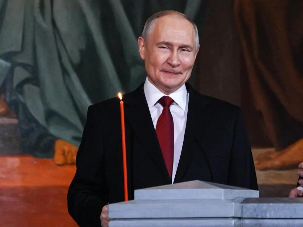 Несколько семей также получили государственные ордена.