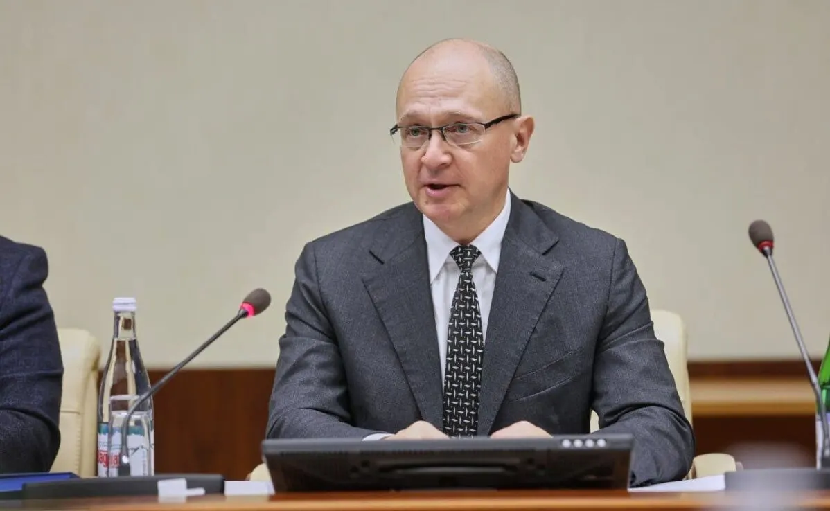 По сведениям собеседников, в верхах власти усиливается конфликт между политическим блоком, связанным с Сергеем Кириенко, и Второй службой ФСБ — из‑за разницы подходов к контролю над обществом, безопасности и реакциям на внешние вызовы.