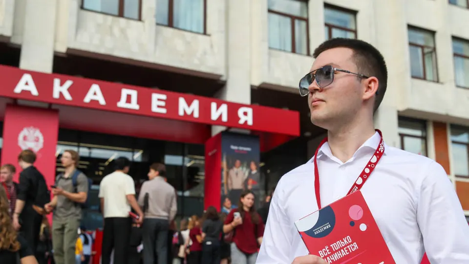 Несколько московских вузов рассылают предложения о вступлении в добровольный отряд для противодействия дронам: год службы, 200 тысяч рублей в месяц, премии за сбитые БПЛА и социальные гарантии для семей.