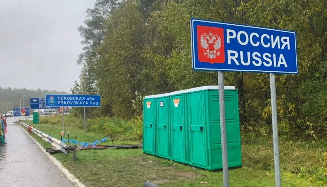 В 21-м пакете санкций Евросоюз предлагает полностью запретить въезд в Шенген для тех, кто служил в российских вооружённых силах или прокси‑формированиях с начала полномасштабного вторжения. Остаются вопросы критериев включения в списки и применения мер к срочникам и дезертирам.