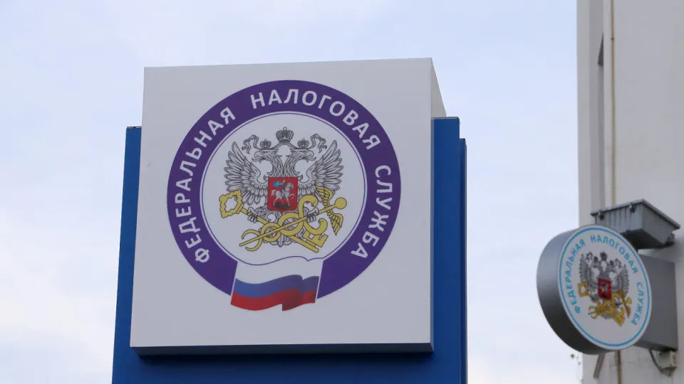 Федеральная налоговая служба рекомендовала регионам расширить налоговую базу и поднять ставки по ряду местных налогов, чтобы сократить исторический дефицит в 1,5 трлн рублей.
