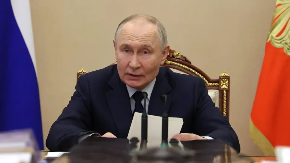Президент заявил, что снижение инвестиций связано с макроэкономическими факторами и высокой стоимостью заимствований; власти принимают меры, но бюджетные возможности ограничены.