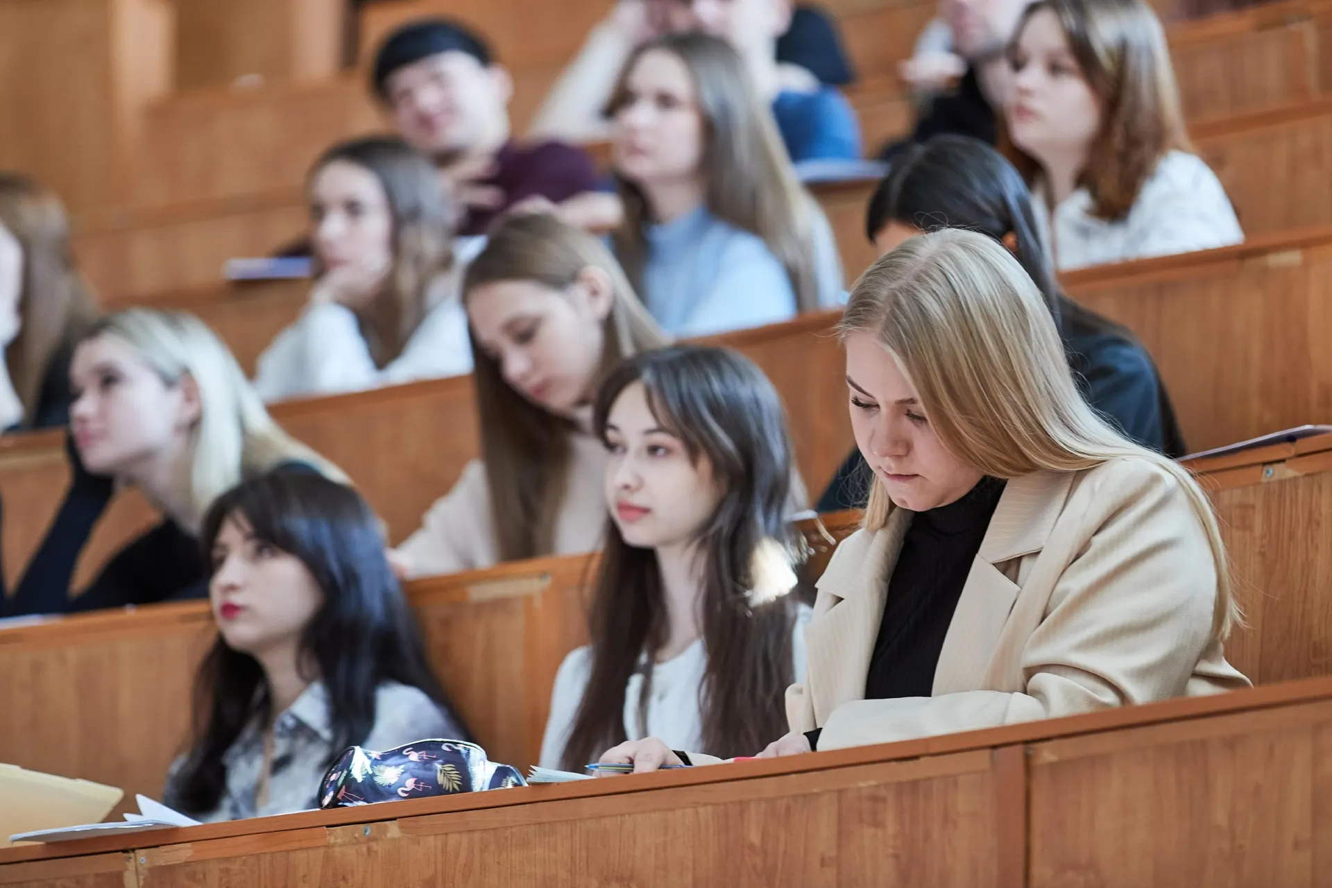 Новые нормы позволяют вузам требовать компенсации вместо штрафов и упрощают отчисление студентов при нарушении условий целевого обучения.