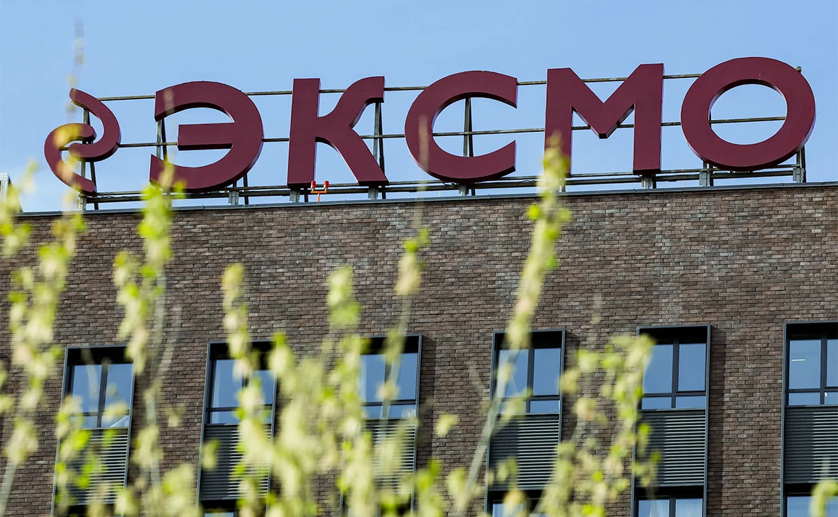 Бывший директор Popcorn Books Дмитрий Протопопов заключил досудебное соглашение с прокуратурой по делу об «экстремистской организации». Трое экс-сотрудников издательства уже более года находятся под домашним арестом и им грозит до 12 лет лишения свободы.