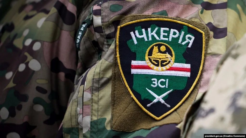 Росфинмониторинг включил «Чеченскую Республику Ичкерию» и её зарубежные структуры в перечень террористов и экстремистов после решения суда в Грозном, а проживающий в Великобритании Ахмед Закаев ранее был объявлен в международный розыск и получил политическое убежище.