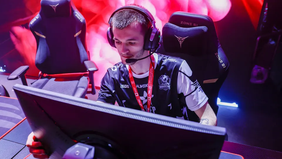 Глава комитета по развитию гражданского общества предложила взять под государственный контроль распространение видеоигр, включая введение прокатных удостоверений по аналогии с фильмами; в Госдуму уже внесён законопроект, а также обсуждаются крупные штрафы за «антироссийский» и запрещённый контент.