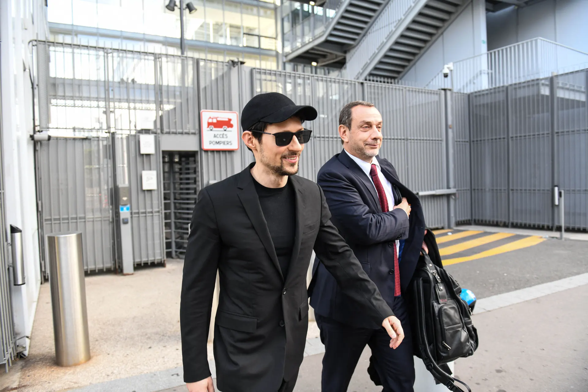 Основатель Telegram опубликовал сгенерированную нейросетью песню «Свой живой интернет» о цензуре и обходе блокировок, а также рассказал о письме с пометкой «подозреваемому» и давлении на мессенджер в России.