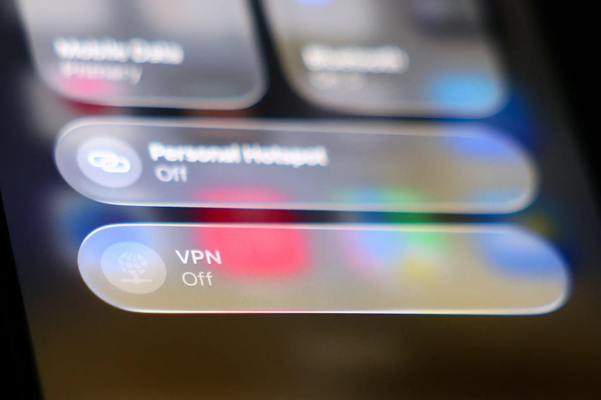 После требований ограничить доступ через VPN с 15 апреля некоторые площадки стали снова работать с включённым VPN не у всех — ситуация остаётся фрагментированной.