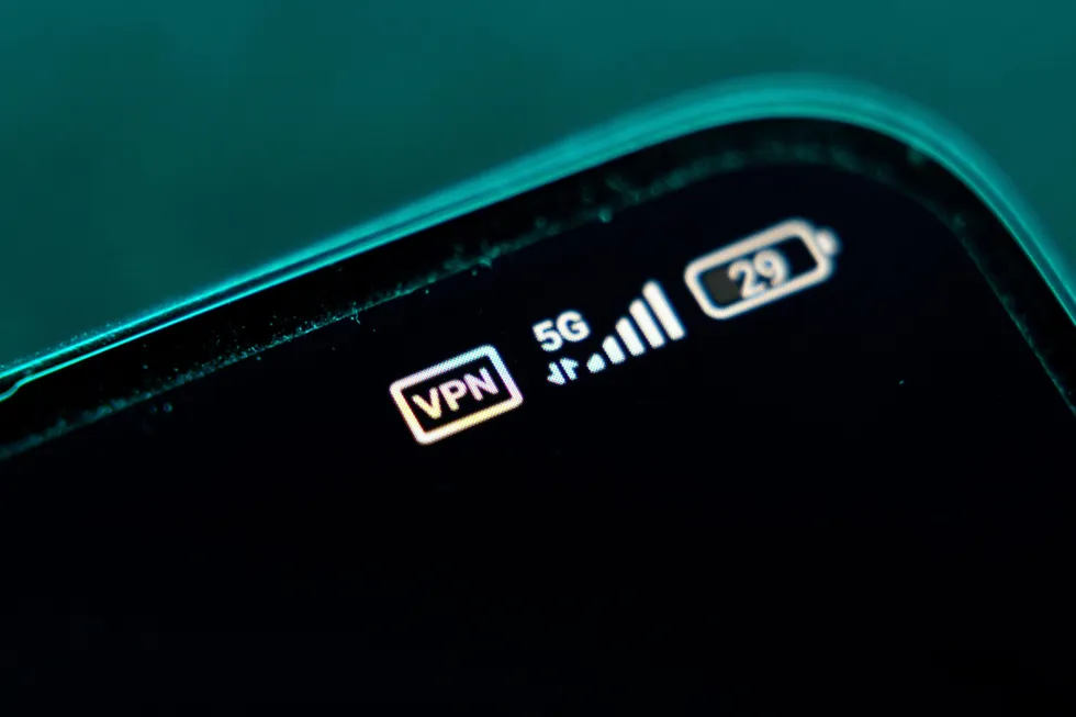 Ассоциация разработчиков программных продуктов «Отечественный софт» направила руководству страны открытое обращение с требованием признать действующую политику блокировок в интернете неудачной, ослабить ограничения и создать совместный с ИТ-сообществом орган по выработке новой стратегии.