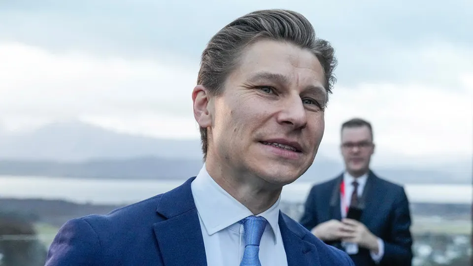 Правительство Финляндии внесло в парламент законопроект, снимающий запрет на ввоз, транзит, поставку и хранение ядерного оружия в стране в оборонных целях и для взаимодействия с НАТО, при сохранении уголовной ответственности за разработку и создание ядерных зарядов.