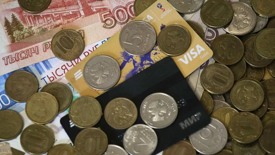 Власти предлагают ввести «красные флаги» для классификации банковских переводов как предпринимательской деятельности, автоматизировать обмен данными между ФНС и ЦБ и требовать подтверждения доходов при больших суммах переводов.