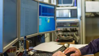 Минцифры предложило ввести административную ответственность для госструктур и компаний с госучастием, которые не перейдут на российское программное обеспечение и доверенные программно-аппаратные комплексы к 2030 году.