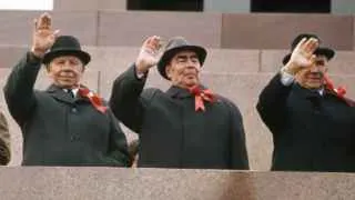 Минэнерго готовит систему обязательных плановых показателей по выпуску и отгрузкам топлива и берёт под жёсткий контроль розничные цены на фоне массовых атак беспилотников на российские нефтеперерабатывающие заводы.