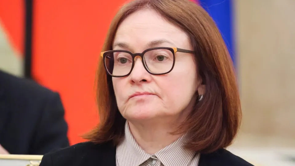 Центробанк ожидает нефтяные сверхдоходы из‑за конфликта на Ближнем Востоке, но прогноз по росту ВВП и потреблению остаётся слабым, а ключевая ставка, напротив, может быть выше прежних ожиданий.