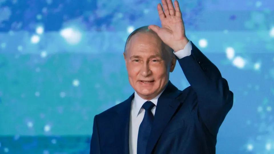 Президент Владимир Путин заявил, что даже при ограничениях мобильного интернета в крупных городах должны бесперебойно работать госуслуги, платёжные системы и сервисы записи к врачу, а граждан необходимо заранее информировать об отключениях.