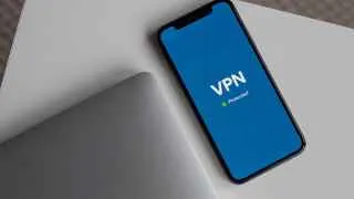 Участники рынка VPN-сервисов предупреждают о скором запрете оплаты таких услуг с российских банковских карт и усилении зачистки VPN-инфраструктуры в стране.