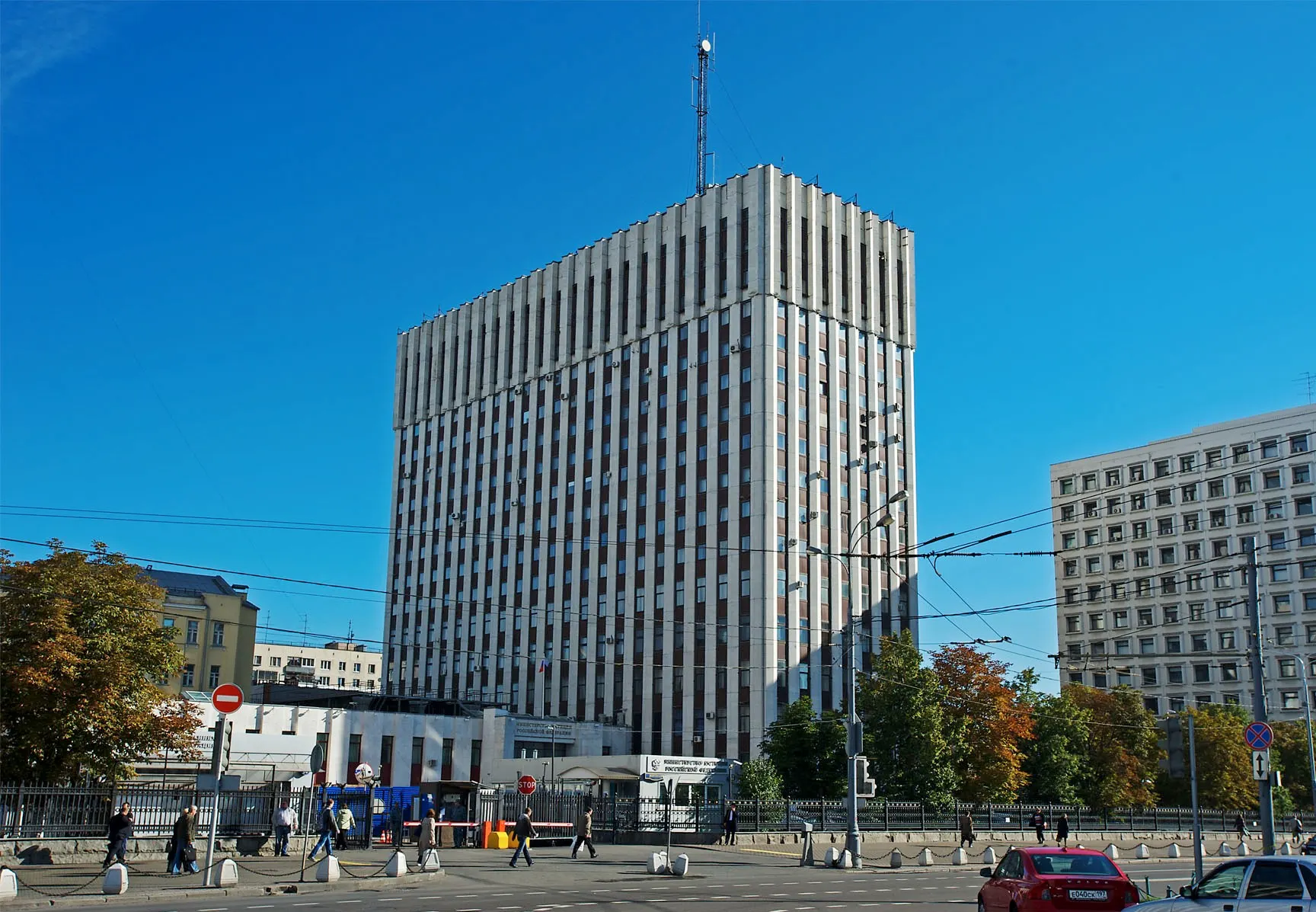 Минюст расширил перечень «иностранных агентов», включив в него режиссёра Юрия Мамина, сценариста Юрия Теплякова, несколько общественных проектов, а также компании, связанные с бывшим мэром города Плёса Алексеем Шевцовым.