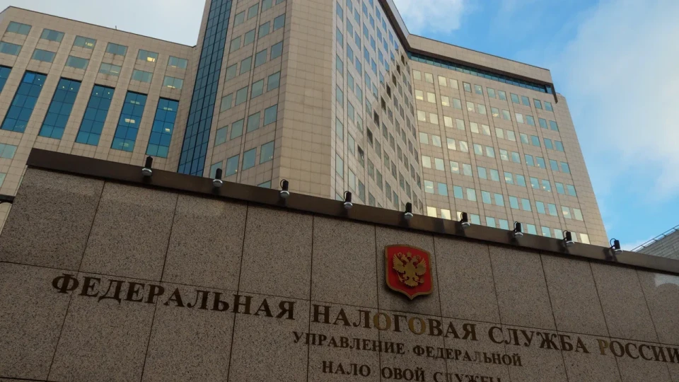 Налоговики активнее проверяют малый бизнес: переоткрытие ИП ради «обнуления» лимитов по НДС грозит доначислениями, пенями и штрафами на фоне резкого роста дефицита федерального бюджета.