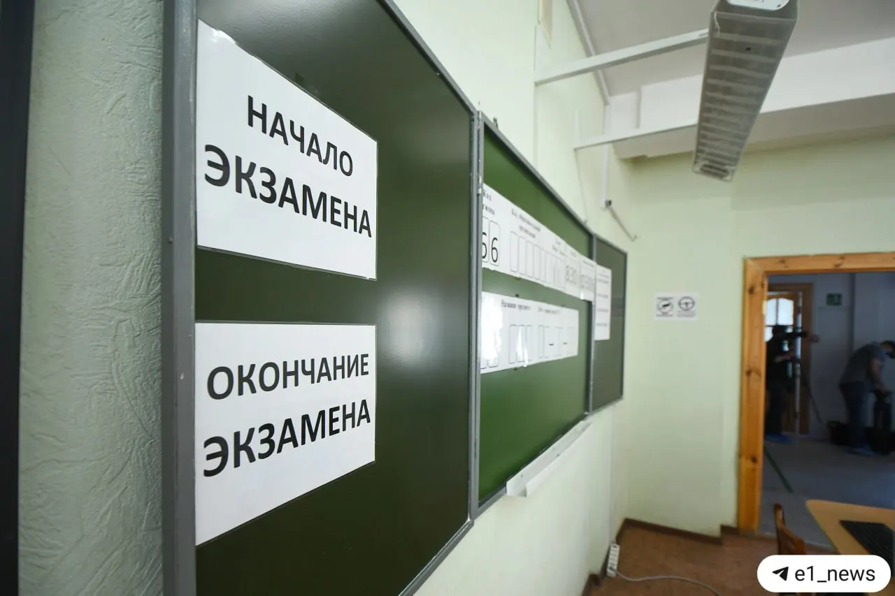 Глава Рособрнадзора сообщил, что с 2028 года в 9-х классах введут экзамен по истории. Устное собеседование станет обязательным — его провал лишит допуска к ОГЭ, предупреждает министр Сергей Кравцов.
