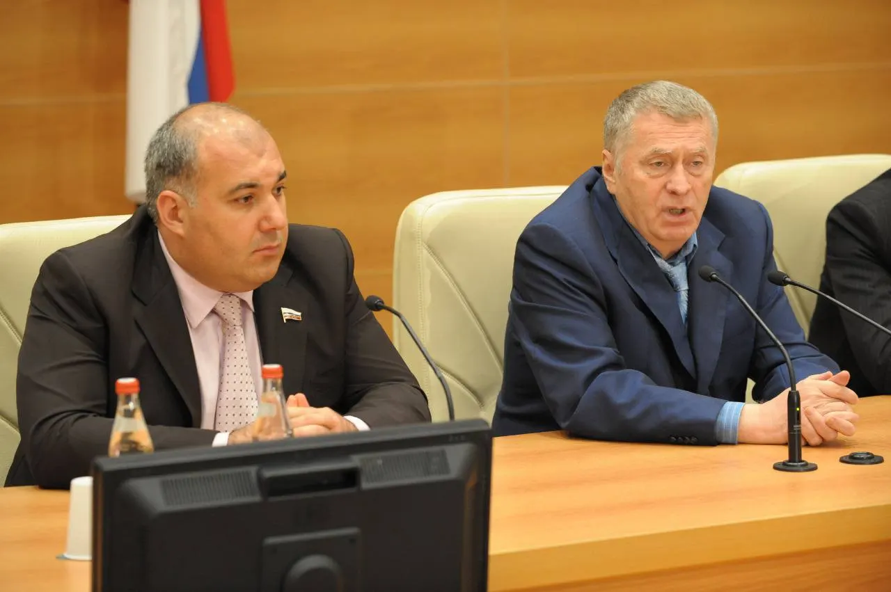 Экс-депутат Госдумы Юрий Напсо оспаривал прекращение полномочий за длительные прогулы, ссылаясь на лечение за границей. КС не принял его жалобу, напомнив о прямой обязанности депутата участвовать в работе парламента.