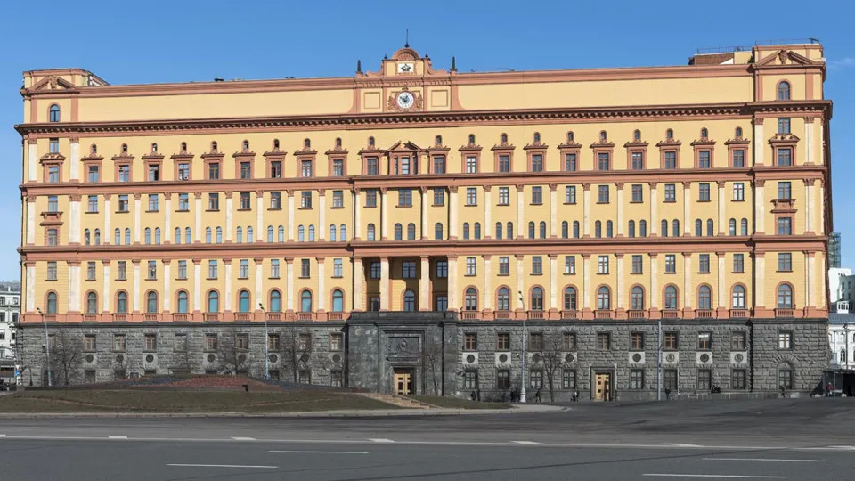Руководитель Пограничной службы заявил, что Финляндия и Эстония вводят инженерные заграждения и меняют практику разграничения водных пространств, что создаёт риск инцидентов на границе и усиливает напряжённость на западных рубежах России.