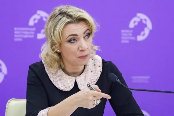 Официальный представитель МИД заявила, что сотрудники Госдепа уведомляют российских дипломатов о том, что их дети, рожденные в США, автоматически считаются американскими гражданами; семьи, по её словам, не подавали таких заявлений и узнали об этом постфактум.
