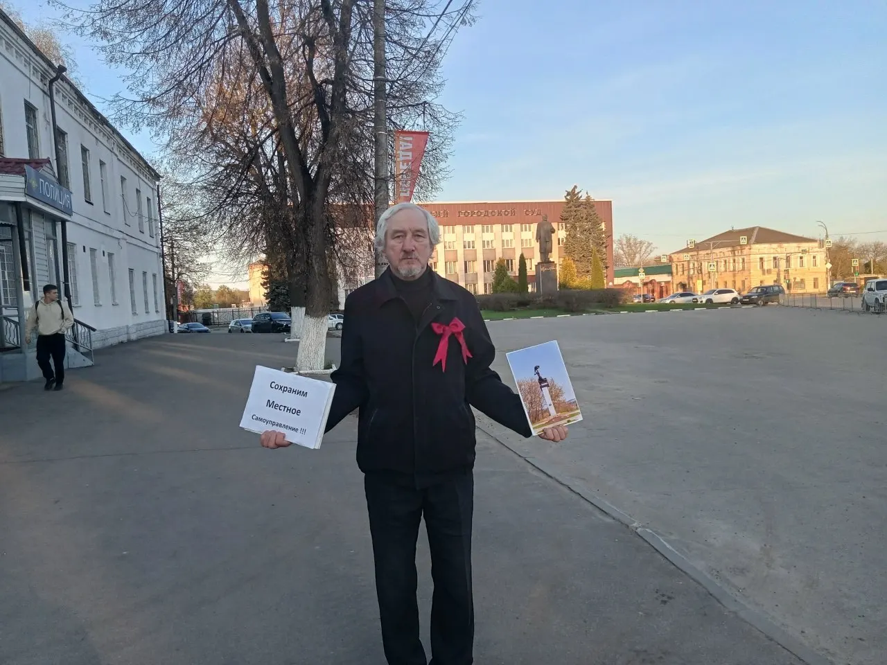 Суд в Александрове признал Юрия Саенко виновным по ч. 2 ст. 20.2 КоАП за одиночный пикет 1 мая; мера наказания не разглашается. Дело рассматривают на фоне масштабной реформы местного самоуправления во Владимирской области.