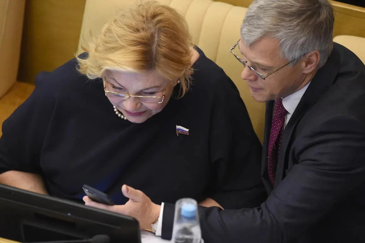 Двое депутатов, в том числе представитель Челябинской области Валерий Гартунг, оказались единственными голосовавшими против обращения Госдумы по удару в Старобельске; спикер назвал это «техническим сбоем», а обсуждение быстро переросло в политические нападки.