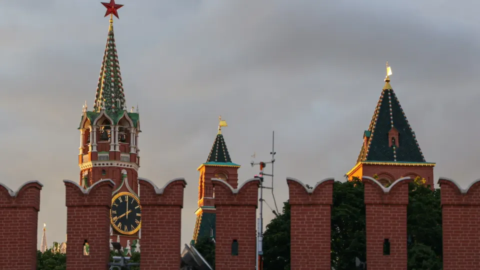 Высшее политическое руководство пыталось убедить президента отказаться от ужесточения контроля в сети, но уступок не последовало. Расширение механизмов блокировок, в том числе новый закон о контроле связи, усилило цензуру и вызвало рост недовольства.