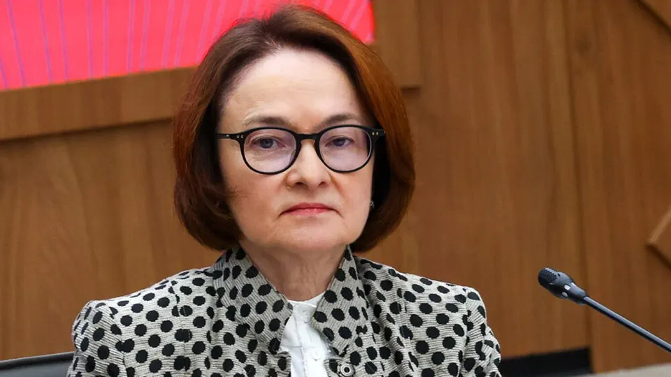 Центробанк объявил, что председатель Эльвира Набиуллина выступит на итоговой пресс‑конференции по ключевой ставке 19 июня. Её отсутствие в публичном поле с конца мая вызывало слухи об отставке на фоне бюджетных дискуссий и давления на монетарную политику.