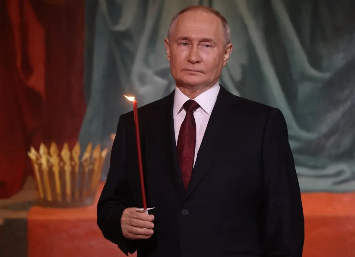 Аналитики предупреждают, что сочетание внешних ударов, внутренних беспорядков и утраты внешней поддержки может привести к падению власти в течение трёх лет. Описаны варианты от быстрой ликвидации до показательного процесса и внутреннего мятежа элиты.