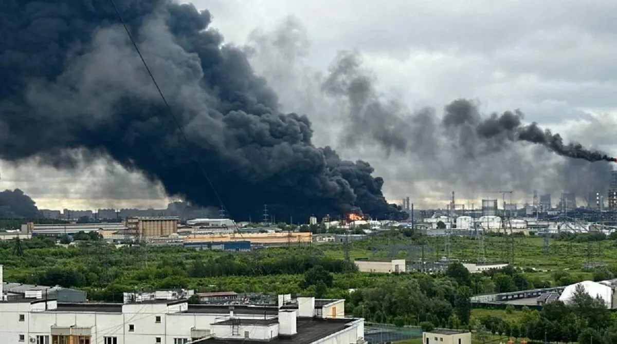 Атаки на нефтеперерабатывающие заводы снижают производство бензина, но куда более серьёзный удар по доходам бюджета России наносит падение мировых цен на нефть после разблокирования Ормузского пролива.