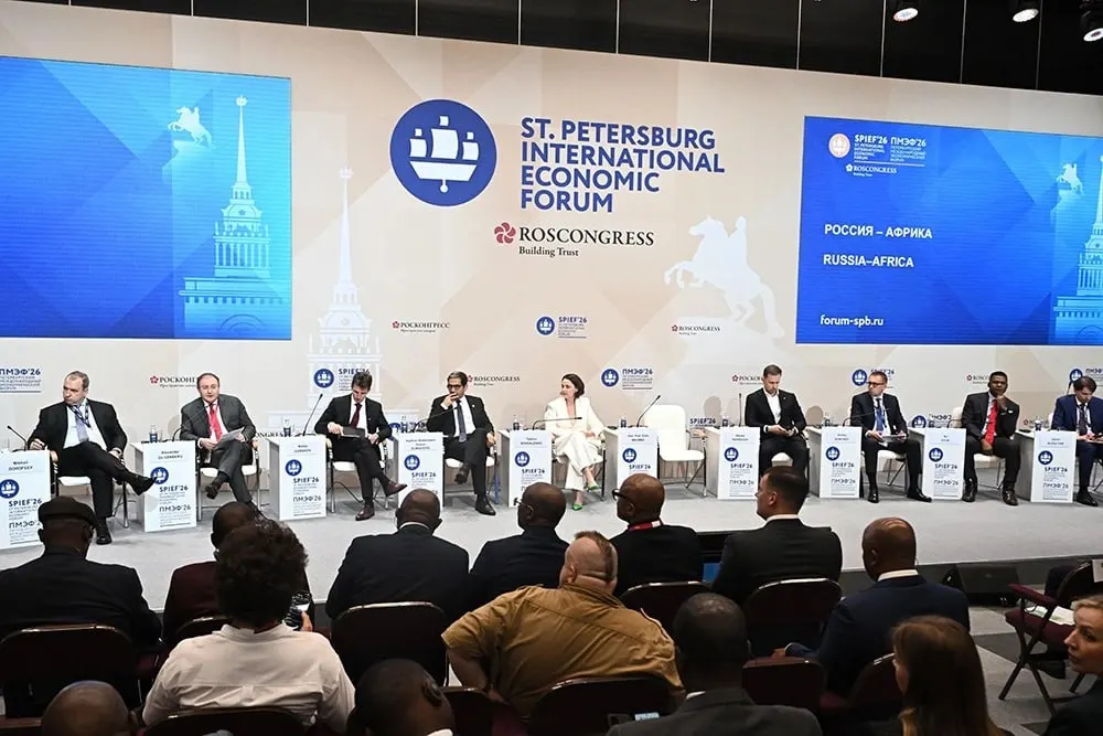 За полтора года Россию посетили 17 африканских лидеров, товарооборот достиг $27 млрд. Третий саммит Россия–Африка пройдёт в Москве 28–29 октября; особое внимание уделят решению энергетического дефицита и инфраструктурным проектам.
