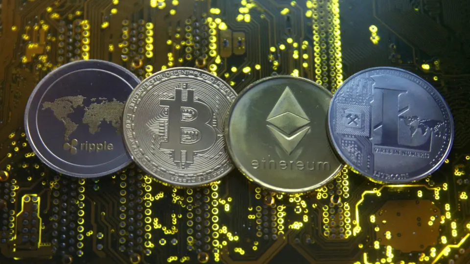 Минфин готовит законопроект об введении дополнительных комиссий и специальных ограничений для самых популярных криптовалют. Ожидается, что документ будет внесён в Госдуму в июне, вступление правил возможно до конца года.