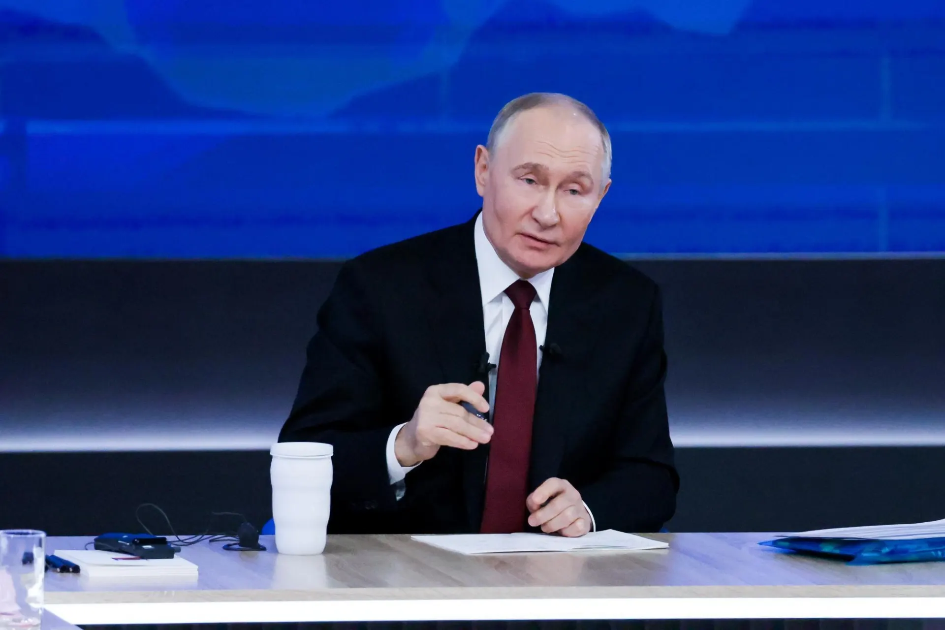 Президент объявил о планах нарастить кадровый и госпитальный потенциал здравоохранения и выделил задачу повысить престиж медицинских профессий.
