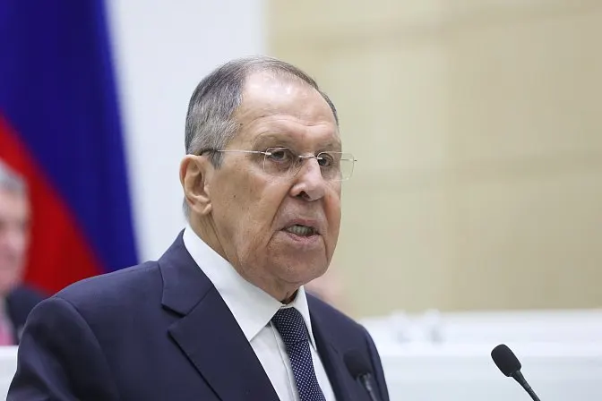 Глава МИД России заявил, что Еревану предстоит выбор между Евразийским экономическим союзом и Евросоюзом; от этого будут зависеть тарифы и фитосанитарные правила. Ранее Москва ввела ограничения на импорт части армянской продукции.