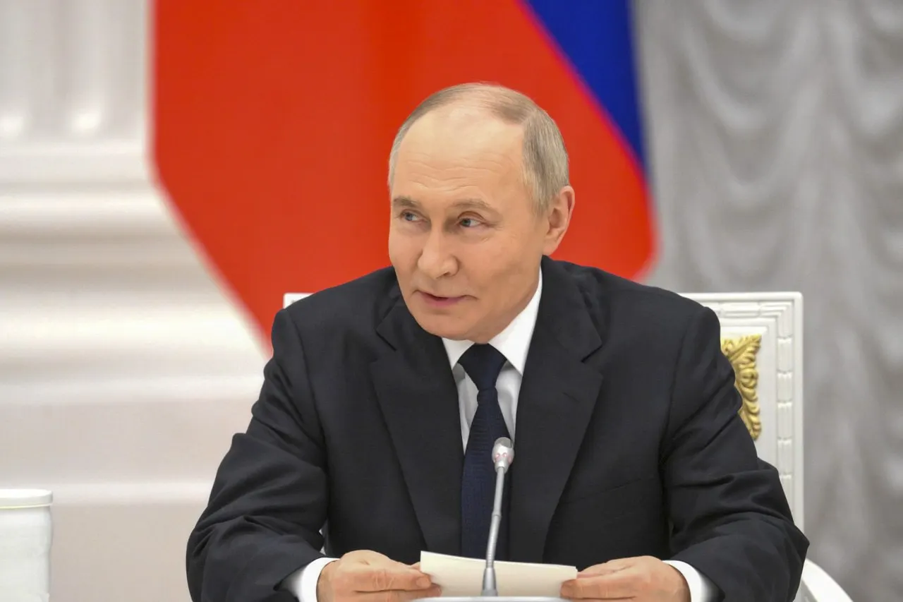 Во время общения с журналистами президент заявил, что РФ способна отразить любую агрессию в отношении Калининградской области и ответить на угрозы уничтожения российских баз.