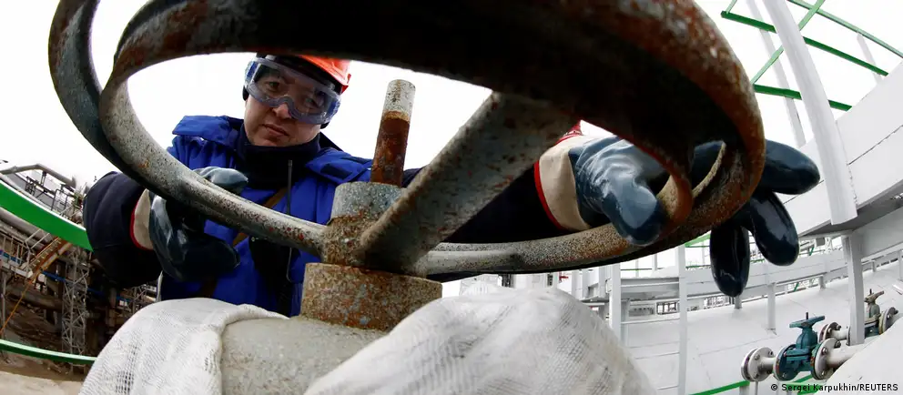 Утром 25 июня беспилотники нанесли удар по Уфимскому нефтеперерабатывающему комплексу: повреждены установки на двух крупных заводах, возникли очаги пожара.