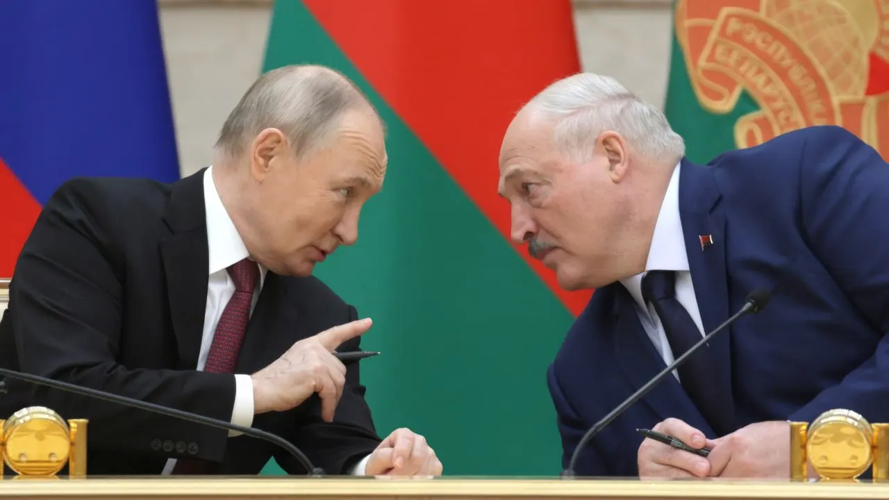 26 июня в резиденции на Валдае прошла внезапная и негласная встреча президентов России и Беларуси; официальных заявлений по итогам не последовало.