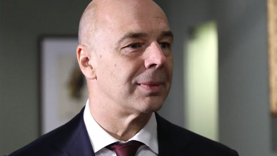 Минфин заявил, что энерго– и нефтекомпании должны самостоятельно финансировать защиту объектов от атак беспилотников; параллельно формируется перечень необходимого оборудования. Атаки уже серьёзно сократили переработку и подняли цены на топливо.