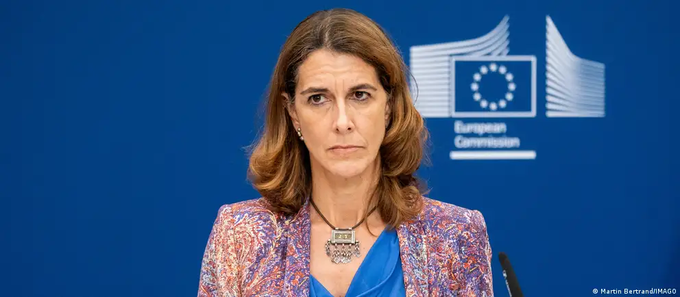 Представительница Еврокомиссии сообщила, что новый пакет ограничений будет представлен в ближайшие дни. Детали пока не раскрывают; Брюссель стремится закрыть лазейки и усилить давление на экономику России.