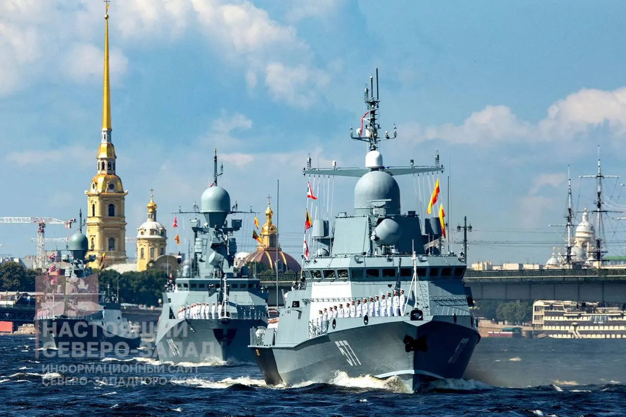 Минобороны не планирует проводить в Санкт‑Петербурге главный парад ВМФ ко Дню флота — мероприятие отменяют второй год подряд.