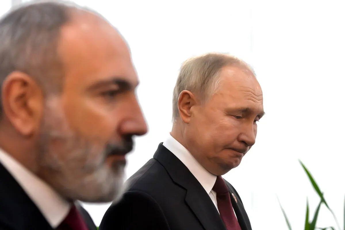 Президент направил поздравление премьер‑министру Армении, пожелав здоровья и успехов; в послании подчёркнуто дружественное характера двусторонних связей и намерение развивать сотрудничество. На фоне поздравления отмечены недавние политические и торговые разногласия.