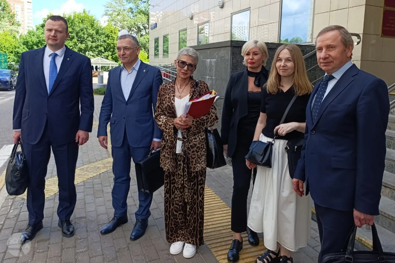 Апелляция оставила в силе решение о лишении адвокатского статуса трёх адвокатов по иску Минюста. Защита утверждает, что вопрос должен решать Совет адвокатской палаты, а не суд.