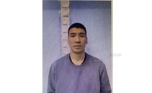 34‑летний уроженец Якутска, участник боевых действий и фигурант нескольких уголовных дел, был задержан в столице Бурятии после побега из‑под домашнего ареста; ему инкриминируют серию нападений и других преступлений.
