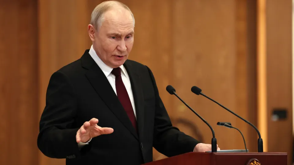 Президент заявил, что Россия нанесёт ответные удары, если с территории европейских государств начнут запускать беспилотники по российским объектам. Он также охарактеризовал атаки дронов как попытку «раскачать» общество и отметил отсутствие предпосылок для переговоров с Киевом.