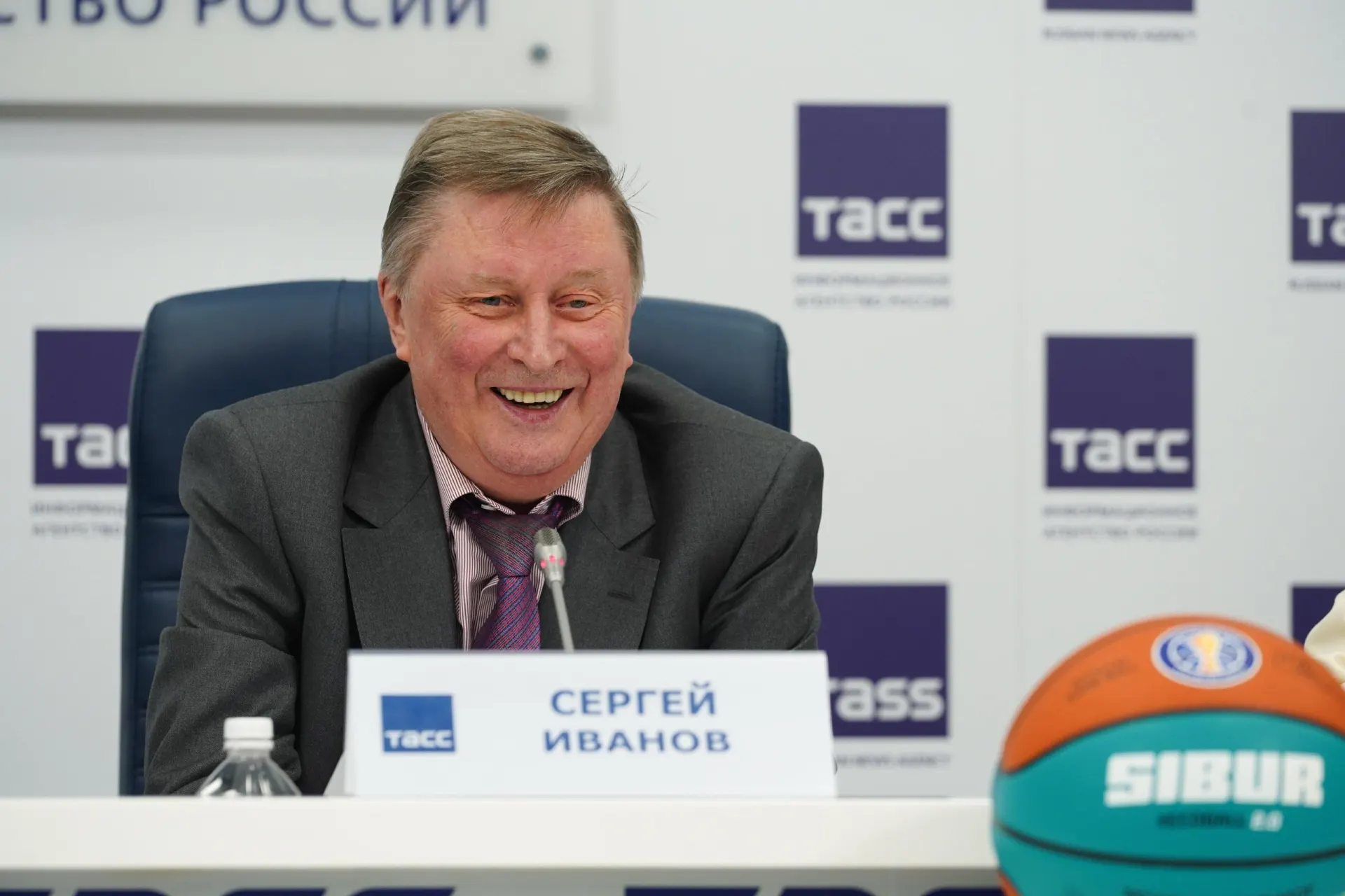 Близкий друг сообщил, что общался с ним всего три дня назад; официальных подробностей пока нет.