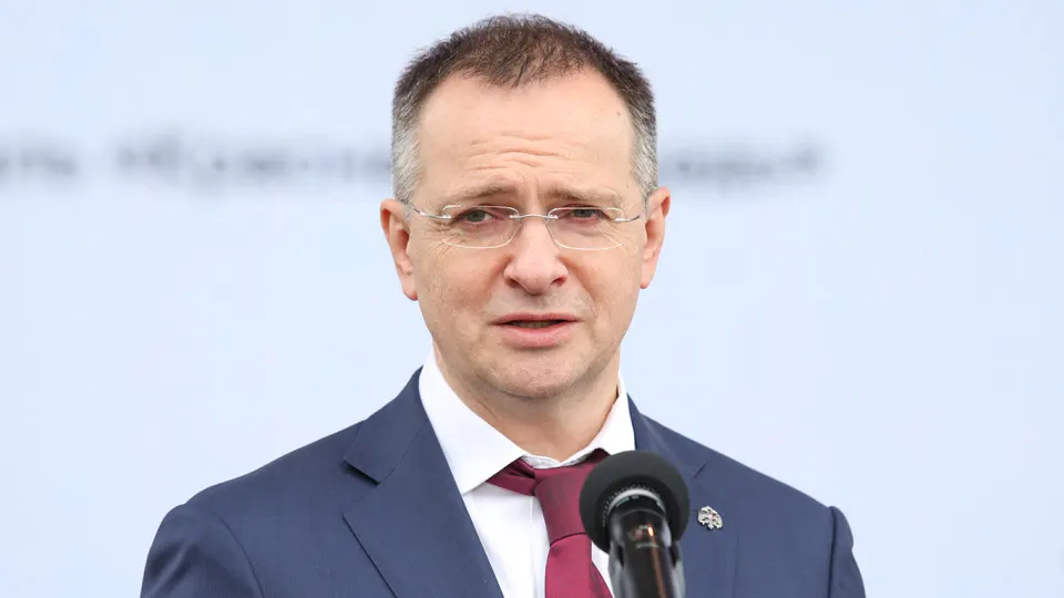 Владимир Мединский заявил о необходимости контроля на всех этапах производства фильмов, чтобы бюджетные средства не тратились на «посредственные» картины. Одновременно Минкульт и «Фонд кино» увеличивают поддержку патриотических и военных лент.
