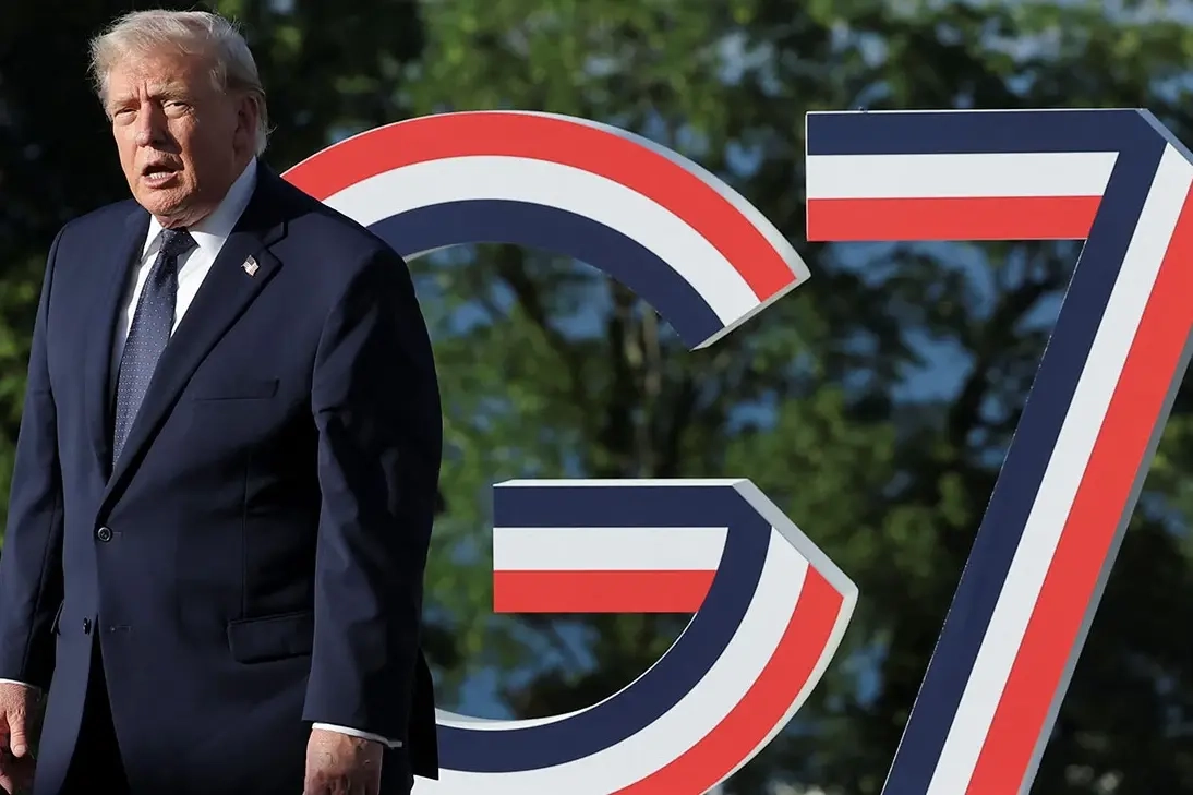 На полях саммита G7 в Эвиан-ле-Бене лидеры обсуждали детали возможного соглашения между США и Ираном. Президент США пообещал скорую публикацию текста, заявил о частичном открытии Ормузского пролива и допустил возобновление санкций против российской нефти; также критиковал действия Израиля в Ливане.