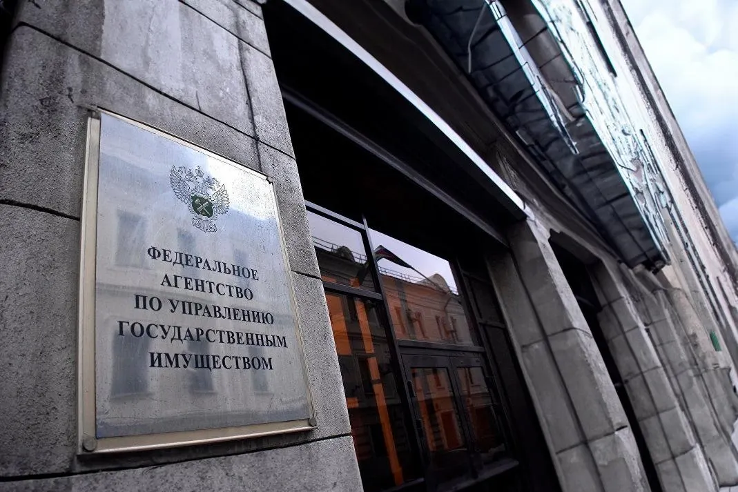 Депутаты отменили ценовой порог и шестимесячную паузу между торгами, ужесточили требования к оценщикам и организаторам торгов и закрепили особый порядок для религиозной собственности. Закон вступит в силу через 10 дней после публикации.